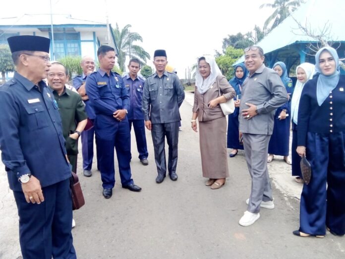 Warga Jalan Merawan 9 RT 23 RW 06, Kelurahan Sawah Lebar, Kecamatan Ratu Agung, Kota Bengkulu mengeluhkan gangguan aliran air PDAM yang sudah berlangsung berbulan-bulan.