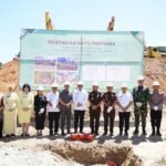 Bupati Seluma, Teddy Rahman, SE, MM dan Wakil Bupati Seluma Drs. H. Gustianto menghadiri acara Peletakan Batu Pertama Pembangunan Gedung Kejaksaan Negeri Kabupaten Seluma, Rabu (21/5/2025) di Simpang Enam Seluma.