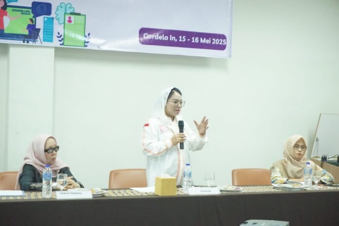 WhatsApp Image 2025-05-16 at 19.00.00 Anggota DPD RI Komite III, apt. Destita Khairilisani, S.Farm., M.S.M., menghadiri pertemuan reguler petugas One Stop Service and Learning (OSSL) dan peningkatan kapasitas tingkat provinsi yang digelar Cahaya Perempuan bersama Forum Komunitas Perempuan Akar Rumput (FKPAR), Jumat (16/5) di salah satu hotel di Kota Bengkulu.