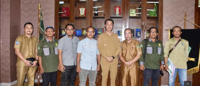 aq Tim Survei Investigasi Desain (SID) dari Universitas Bengkulu (Unib) melakukan survei terhadap lahan seluas 800 hektar di Desa Tanjung Gelang, Kecamatan Kota Padang, Kabupaten Rejang Lebong, Bengkulu.