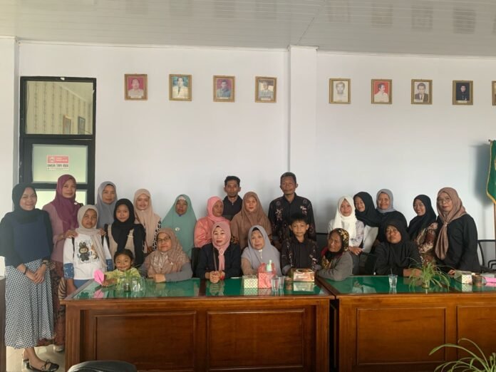 IMG-20250625-WA0068 Konsorsium Perempuan Sumatera Mampu (Permampu) melalui Cahaya Perempuan Women’s Crisis Centre (WCC) Bengkulu menggelar diskusi kritis bertajuk “Membangun Empati Intergenerasi di Keluarga”, Kamis (26/6/2025) di Aula Dinas Kesehatan Kabupaten Rejang Lebong.