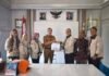 Bupati Kepahiang H. Zurdi Nata, S.IP menerima audiensi dari rombongan Sekolah Tinggi Ilmu Hukum (STIH) Sumpah Pemuda Palembang di ruang kerjanya, Senin (14/07/2025).