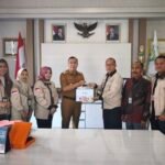 Bupati Kepahiang H. Zurdi Nata, S.IP menerima audiensi dari rombongan Sekolah Tinggi Ilmu Hukum (STIH) Sumpah Pemuda Palembang di ruang kerjanya, Senin (14/07/2025).