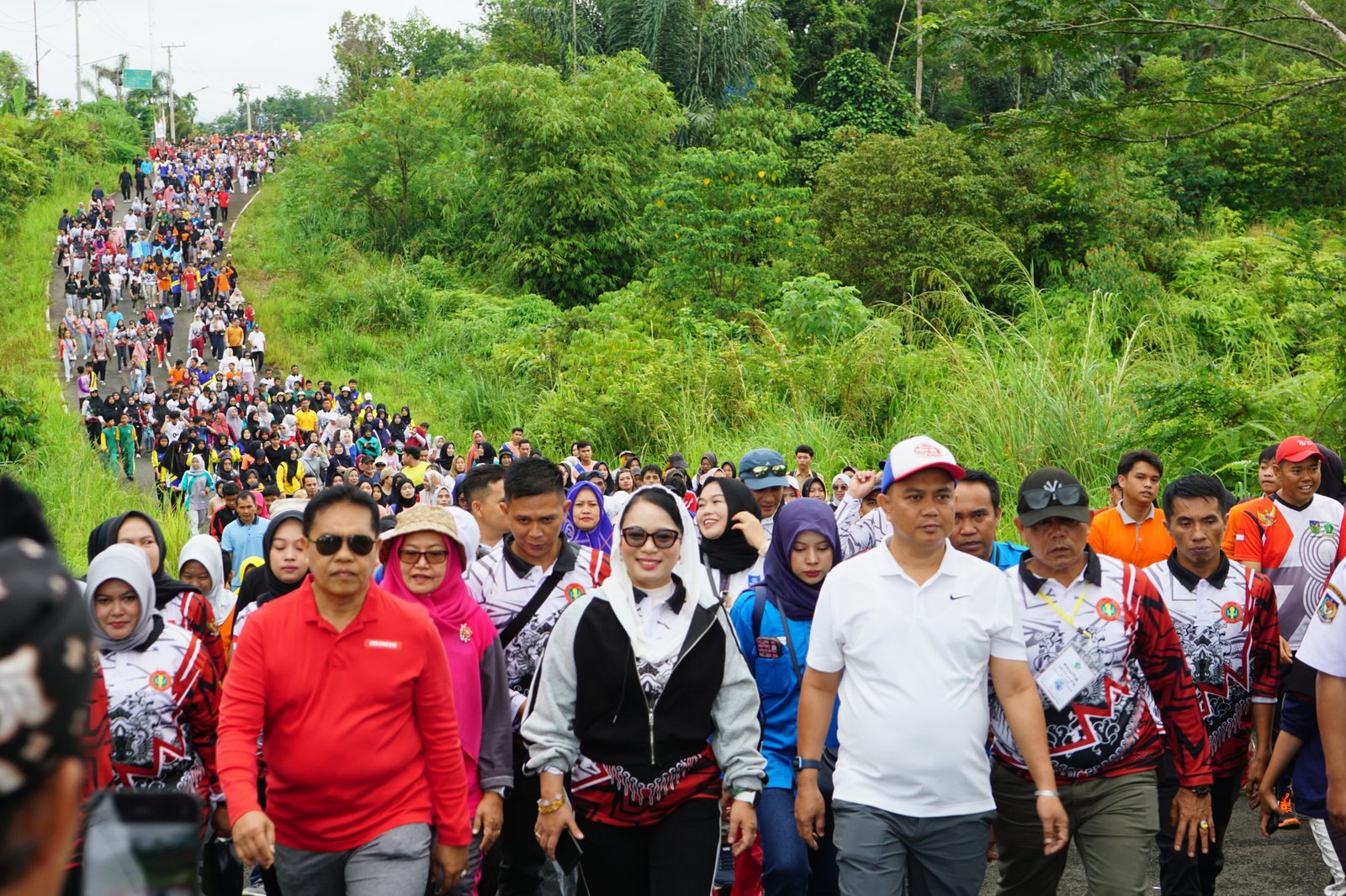 Senator Destita Hadiri Jalan Santai dan Senam Bersama Peringatan HUT Lebong ke-22-Hari Guru Nasional 2025