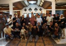 Bukber “Besamo Manden Lamo”, Walikota Bengkulu Ajak Pengamen Makan dan Bernyanyi Bersama Wartawan