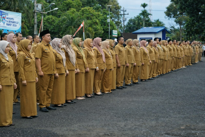 Upacara-pelayanan-publik-di-luar-ruangan-1