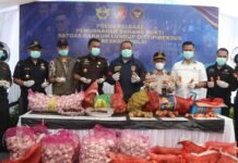 Polri Musnahkan Hortikultura Ilegal Hasil Penyelundupan di Pontianak