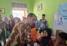 Pemkab Lebong Bagikan Seragam Sekolah Gratis untuk Ringankan Beban Orang Tua Siswa