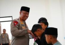 Revitalisasi Masjid Panggilan Sujud, Wakapolri Berbagi Kebahagiaan Bersama Anak-Anak Yatim