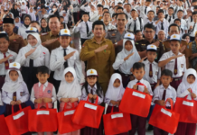 Pemkab Bengkulu Utara Salurkan 8.864 Stel Seragam Sekolah Gratis