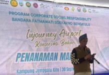 Bandara Fatmawati Soekarno Tanam Mangrove di Jenggalu