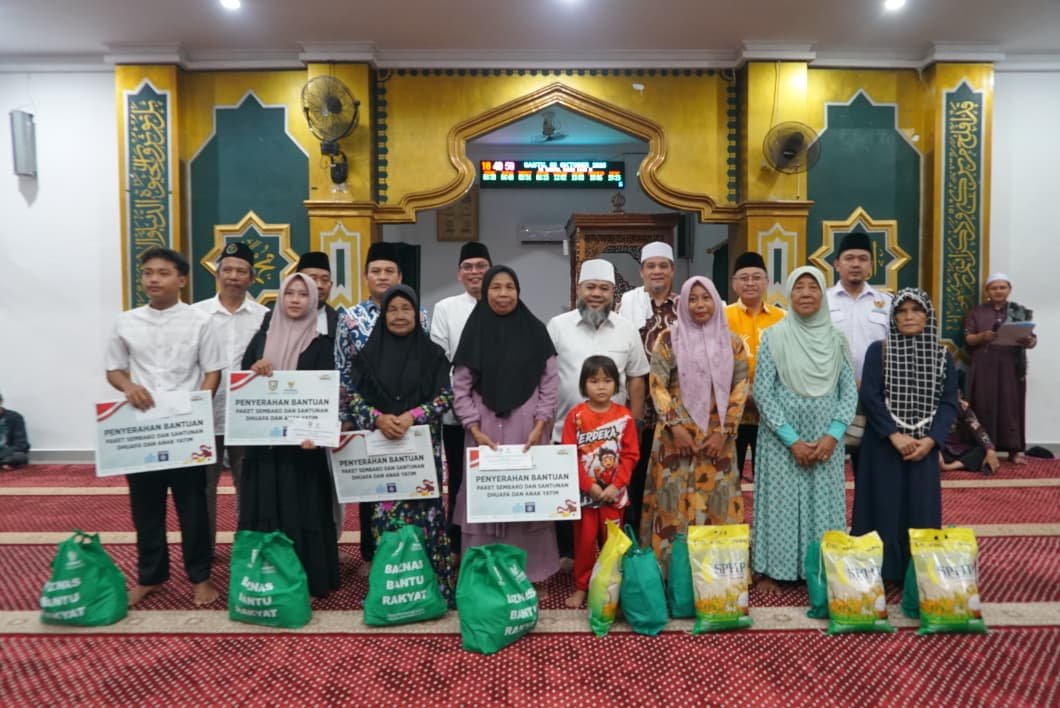 Gubernur Serahkan Sembako dan Santunan ke Masyarakat Seluma