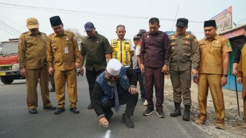 Gubernur Helmi Terus Gaspol Bangun Jalan Mulus