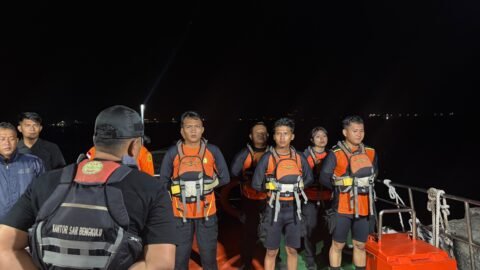 Kapal Kargo Terbakar di Perairan Bengkulu, 11 Kru Masih Dicari