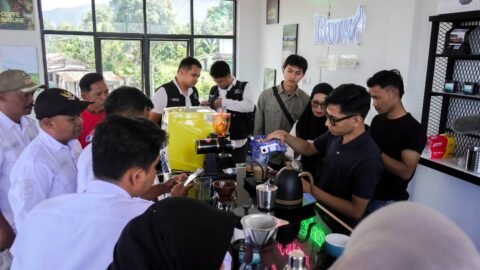 Aktivitas Wisata dan UMKM Terus Bertumbuh, PLN UIP Sumbagsel Dorong Ekonomi Air Sempiang melalui Program BENDERANG