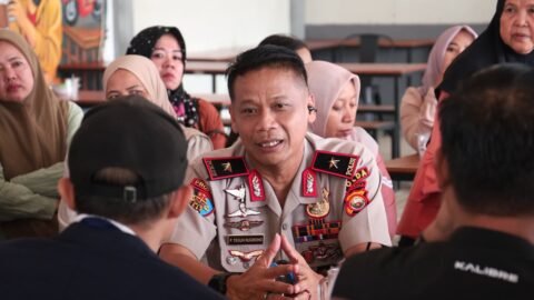 Wujudkan Program Quick Wins Kapolri, Wakapolda Bengkulu Ngopi Bareng Karang Taruna, Juru Parkir dan Buruh Pasar di Suka Ramai